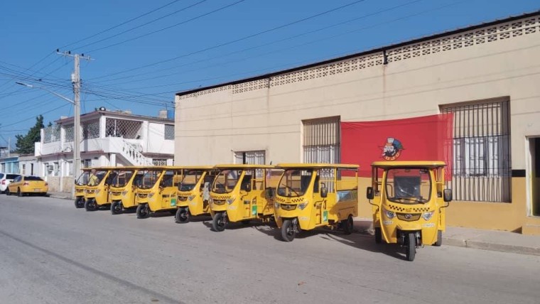 Manzanillo estrena triciclos eléctricos para aliviar la crisis de transporte