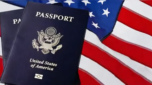 Congresista exige desbloquear ciudadanía para cubanos en EEUU tras meses de procesos detenidos