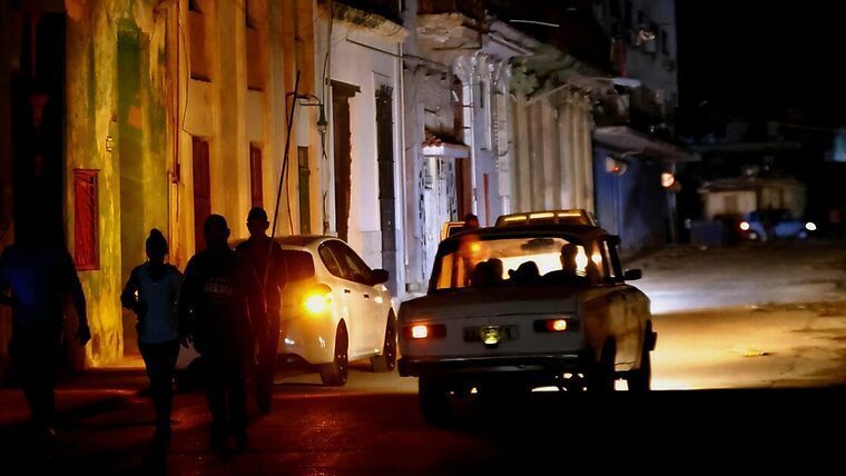 Cuba continúa con apagones masivos: déficit energético supera los 1600 MW
