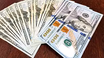 El euro alcanza un nuevo récord de 525 pesos y el dólar sube a 472 en el mercado informal cubano