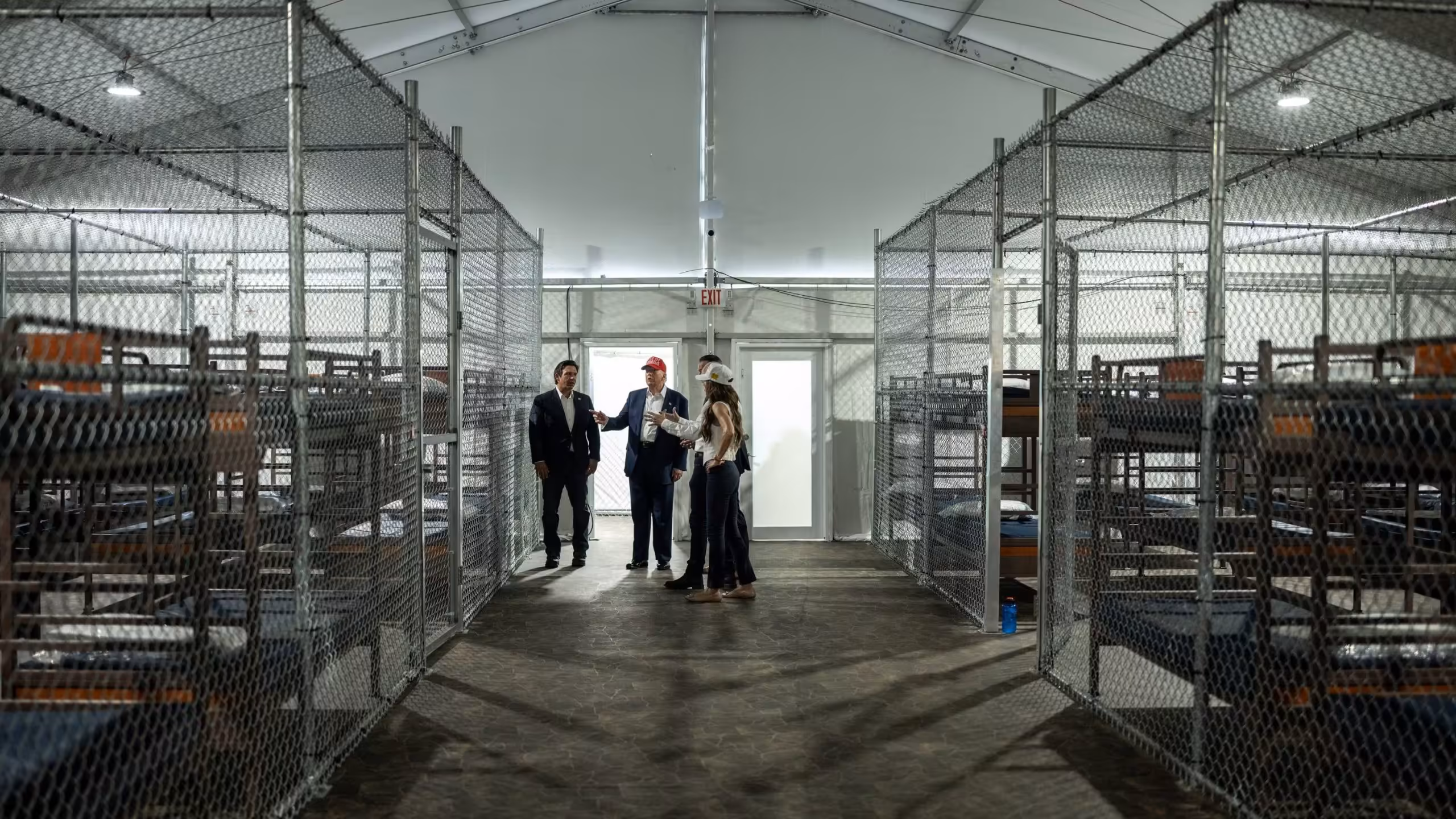 Florida cierra el polémico centro migratorio Alligator Alcatraz que costó más de $1,200 millones