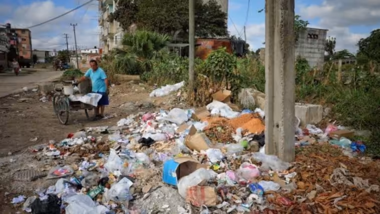 Municipio Plaza impone tarifa obligatoria de 500 CUP mensuales por la recogida de basura en El Vedado