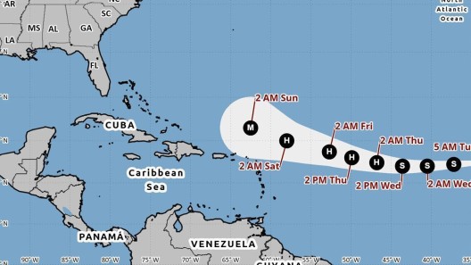 Tormenta tropical Erin avanza en el Atlántico con vientos de 75 km/h