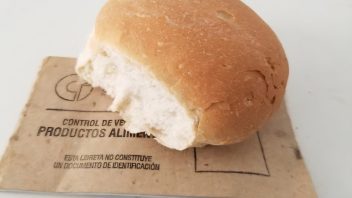 Se acaba el pan de la bodega por falta de harina y ofertan galletas a 850 pesos