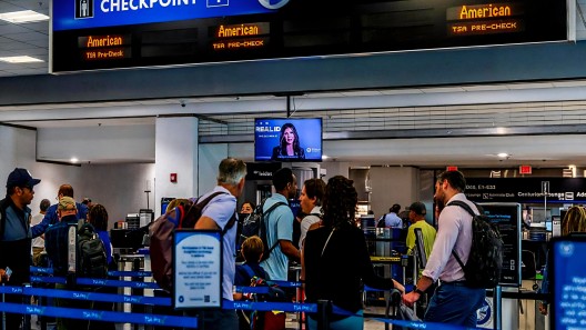 Aeropuertos de Estados Unidos incorporan nuevas puertas electrónicas para viajeros: biometría y mayor control