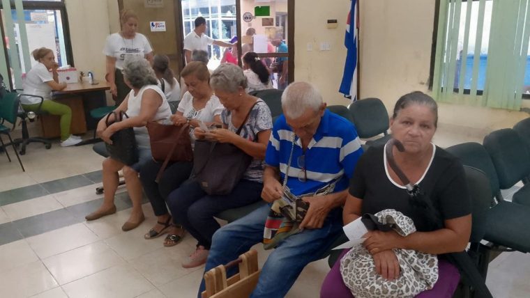 jubilados bancos cuba
