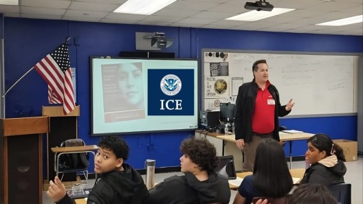 Inician las clases y aumenta el temor a redadas del ICE en Estados Unidos