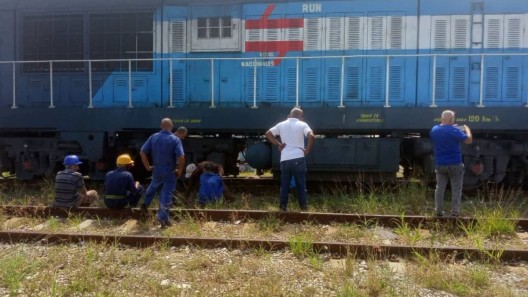Tren con casi mil pasajeros sufre descarrilamiento parcial en estación habanera