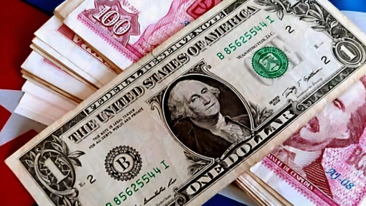 ¿Hasta dónde llegará? El dólar supera los 420 CUP en el mercado informal