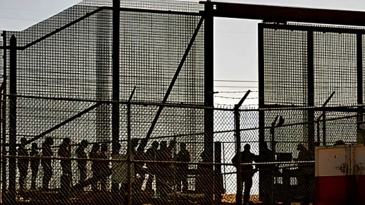 Estados Unidos abrirá el mayor centro de detención de inmigrantes en una base militar de Texas