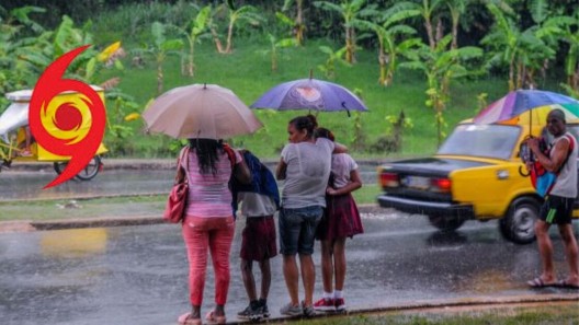 Onda tropical podría acercarse al Caribe con potencial impacto en Cuba y Florida