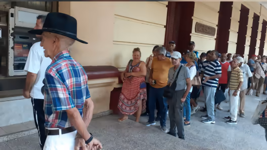 Comienza el pago a jubilados y pensionados en Cuba: fechas por banco