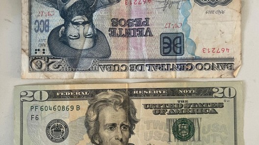 ¡El dólar se dispara hoy en Cuba! Ya roza los 400 pesos en el mercado informal