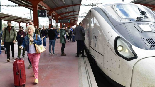 Ferrocarriles de España (Renfe) deberá pagar más de mil euros a pasajera que perdió vuelo a Cuba