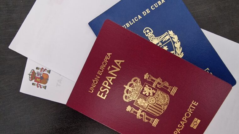 Se acaba el tiempo: cubanos se apuran antes de que cierre el plazo para obtener la ciudadanía española por de la ley de nietos