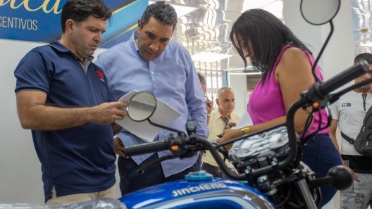 Venta de autos y motos en USD en Cuba: lo nuevo que anunció el Ministro de Transporte