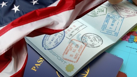 ¿Es seguro viajar dentro de EE.UU. con pasaporte extranjero? Esto dicen los expertos