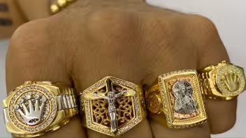 Nada de cadenas de oro, anillos, relojes y otras prendas caras en vuelos a Cuba: Estados Unidos advierte a viajeros