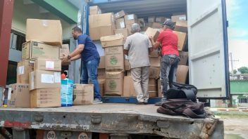 Donan insumos y equipos médicos al hospital de Trinidad: llega un contenedor desde Canadá