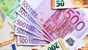 Bombazo en el mercado informal: El euro alcanza hoy prácticamente los 500 pesos según la tasa de cambio de El Toque
