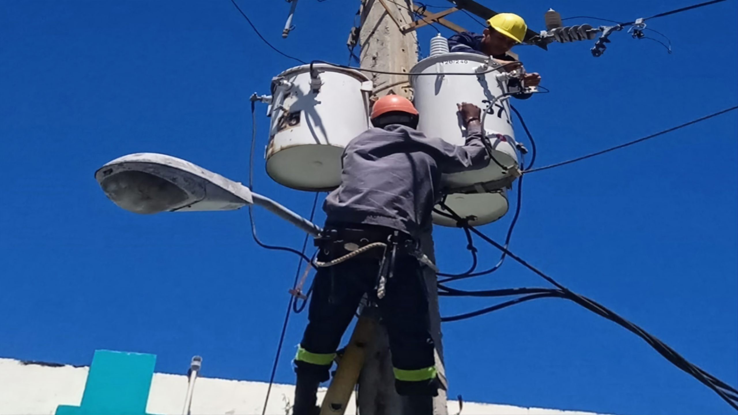 Fallece trabajador de la Empresa Eléctrica de Cárdenas mientras realizaba labores de reparación