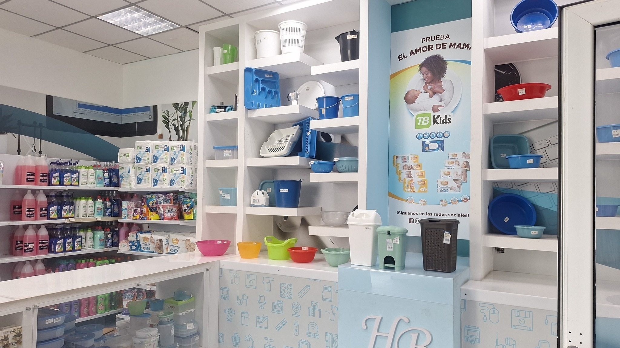 ¿Es legal grabar en tiendas y comercios en Cuba? Lo que dice la Instrucción 3/19 del MINCIN