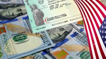 Cheques de 1702 dólares comenzarán a repartirse en octubre en Estados Unidos