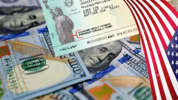 Cheques de 1702 dólares comenzarán a repartirse en octubre en Estados Unidos