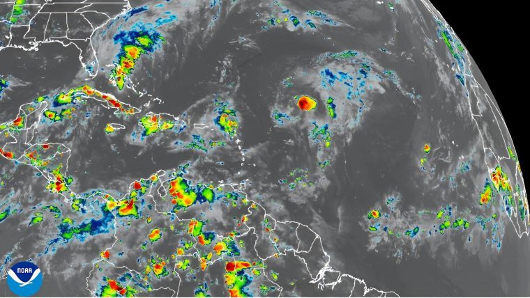La tormenta tropical Gabrielle gana fuerza en el Atlántico