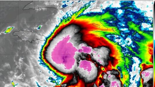 Decretan Alerta Ciclónica en Cuba ante amenaza del huracán Melissa
