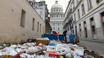 Cuba se hunde: Alternativas y medidas para salir de la crisis generalizada que sufre el país según varios economistas