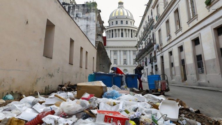 Cuba se hunde: Alternativas y medidas para salir de la crisis generalizada que sufre el país según varios economistas