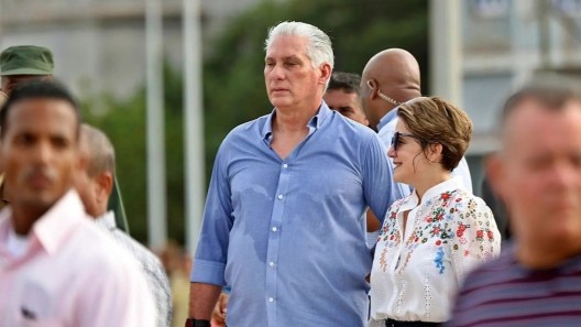 Díaz-Canel admite reclamos en Cuba pero advierte: «Nadie puede cerrar una calle»