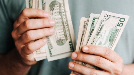 El peso cubano sigue cayendo: el dólar se dispara en el mercado negro