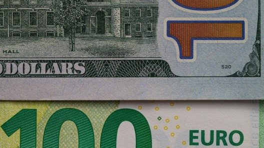 Dólar y euro dan tregua en Cuba ante impacto inminente del Huracán Melissa