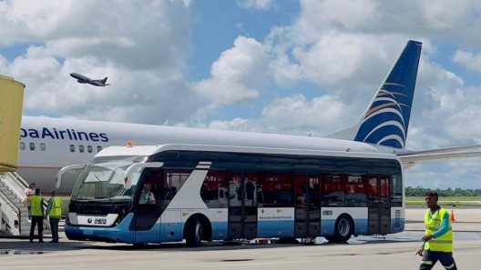 Cancelan vuelos, trenes y ómnibus hacia el oriente de Cuba por el huracán Melissa