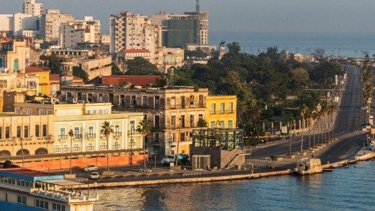 Cierre inesperado de embajada en Cuba genera impacto internacional