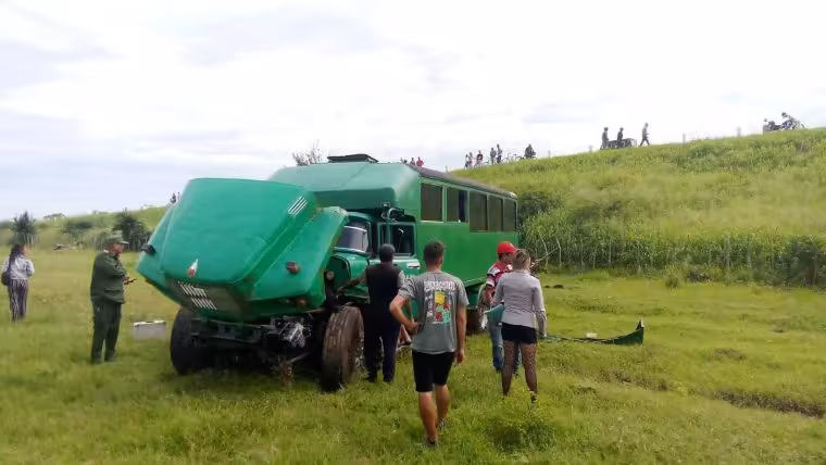 Accidente en los elevados de Santa Rita deja 22 lesionados en Jiguaní