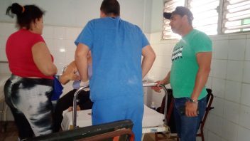 Fallece una persona y diez resultan heridas tras colisión entre una ambulancia militar y un Polski en Manicaragua