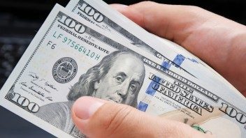 Gran caída del dólar y el euro en el mercado informal cubano según las tasas de cambio de El Toque