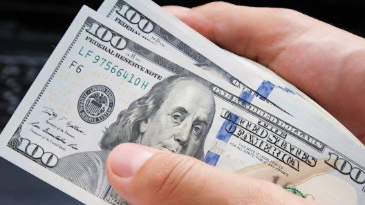 Gran caída del dólar y el euro en el mercado informal cubano según las tasas de cambio de El Toque