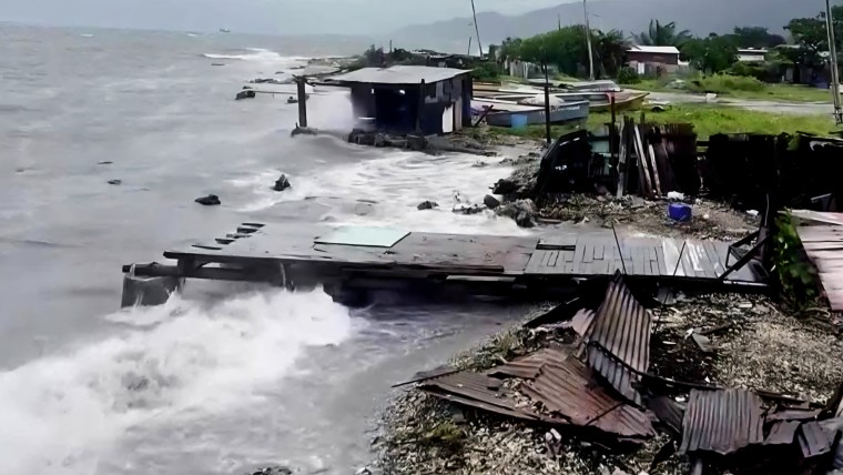 Huracán Melissa abandona Cuba con categoría 2 tras cruzar el oriente del país