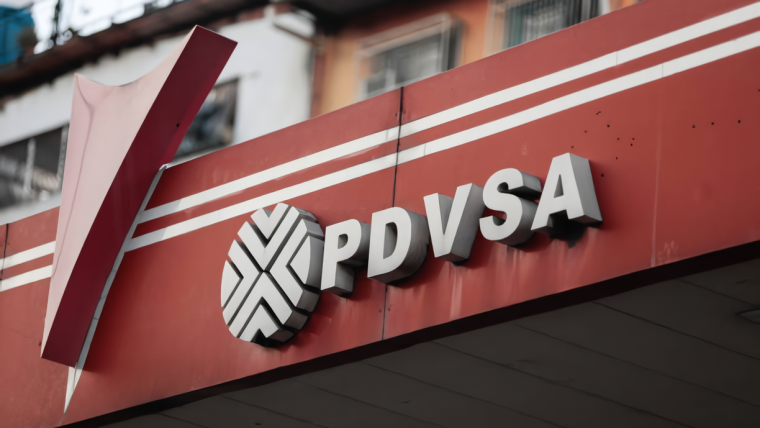 Exportaciones de petróleo venezolano superan el millón de barriles diarios por primera vez desde 2020