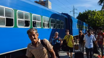 Falta de combustible agrava la crisis ferroviaria en Cuba