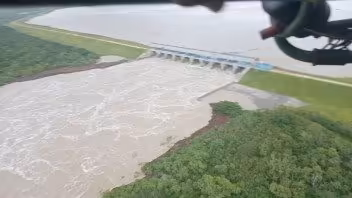 Disminuye el vertimiento de la presa Cauto del Paso, que puso en jaque a comunidades de Granma; inician reparación de compuertas