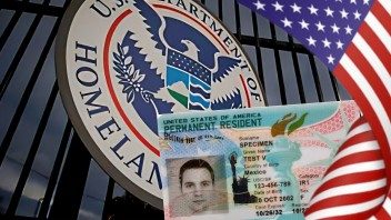 USCIS alerta a inmigrantes legales debido a nueva norma migratoria que elimina distinción entre estatus