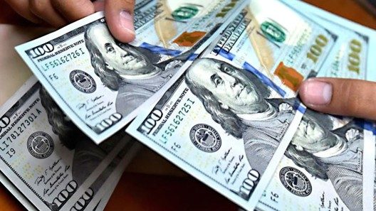 Comenzaron a enviar los cheques de 2000 dólares según el principal asesor económico de Trump