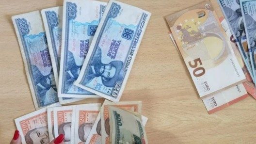¿Por qué baja el dólar en Cuba? La respuesta de un economista cubano sorprende