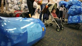 Agencia de Miami ofrece vuelos gratis a Cuba para ayudas: incluye maleta de 70 libras