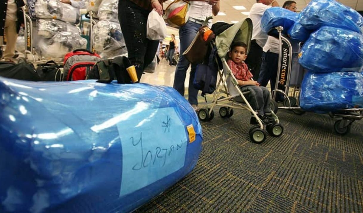 Agencia de Miami ofrece vuelos gratis a Cuba para ayudas: incluye maleta de 70 libras